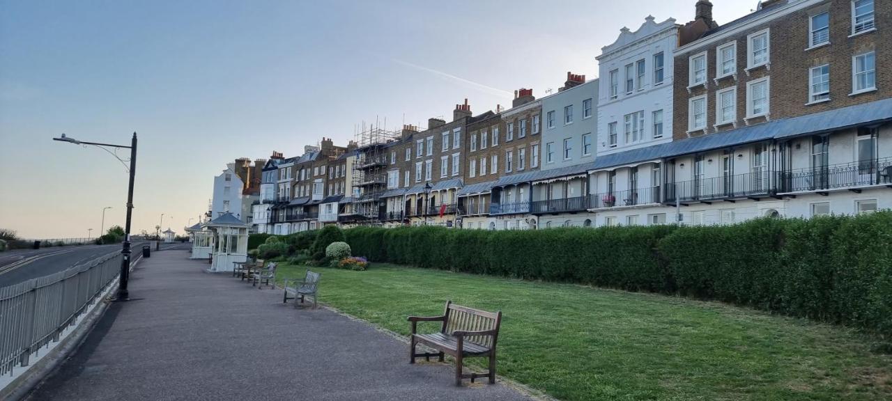Diamond Harbour - Whole Huge Apartment - Wifi - Beach - Ramsgate Town Eksteriør bilde